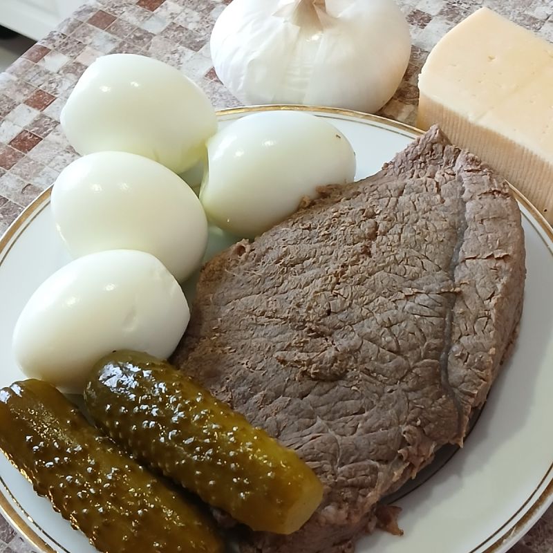 Сытный салат с говядиной и сыром для любого случая