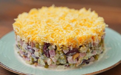 Салат с фасолью и ветчиной: новый взгляд на праздничное меню