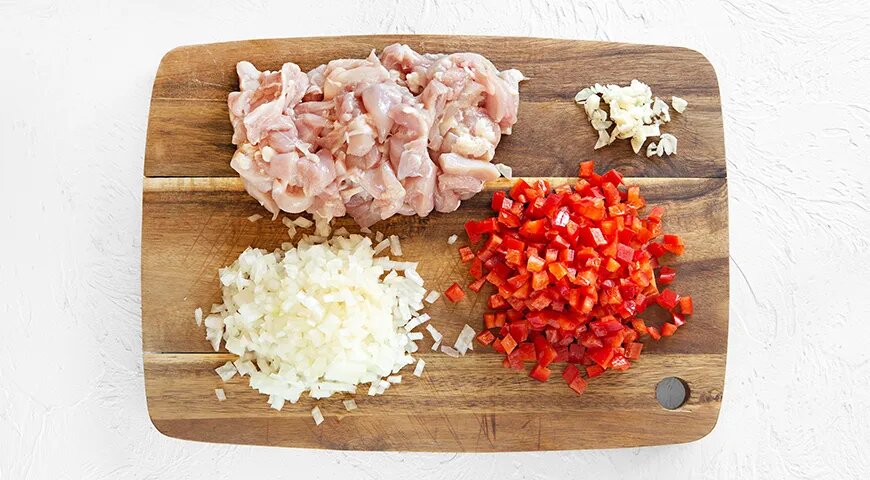 Вкусная паста с курицей в томатном соусе: простой рецепт на каждый день