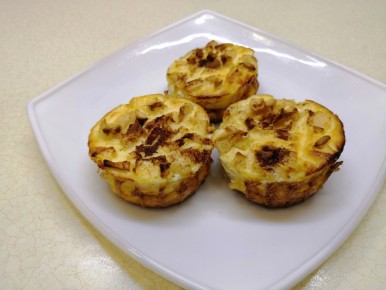 Творожный десерт без сахара и муки: полезный перекус с яблоками и корицей