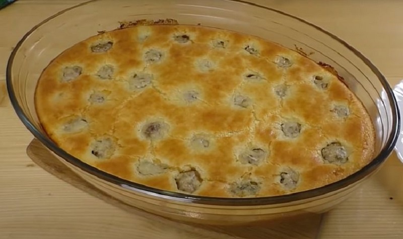 Ленивый пирог с фрикадельками: быстрое и вкусное решение для ужина