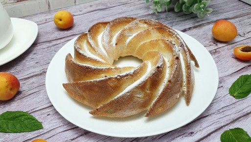 Нежный пирог с абрикосами на кефире: быстро и легко