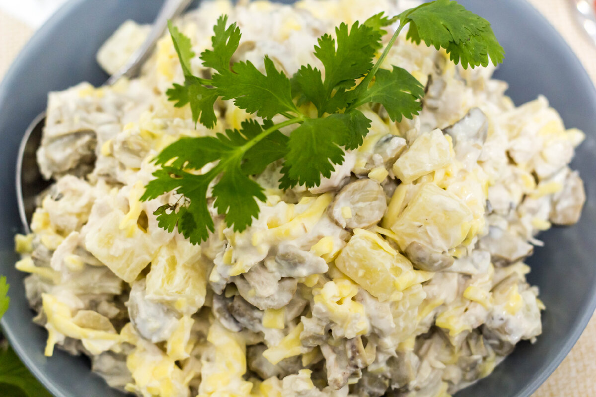 Салаты с груздями: пять вкусных рецептов для зимнего стола