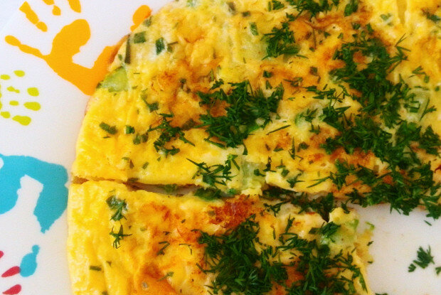 Нежный омлет с кабачками и сыром для идеального завтрака