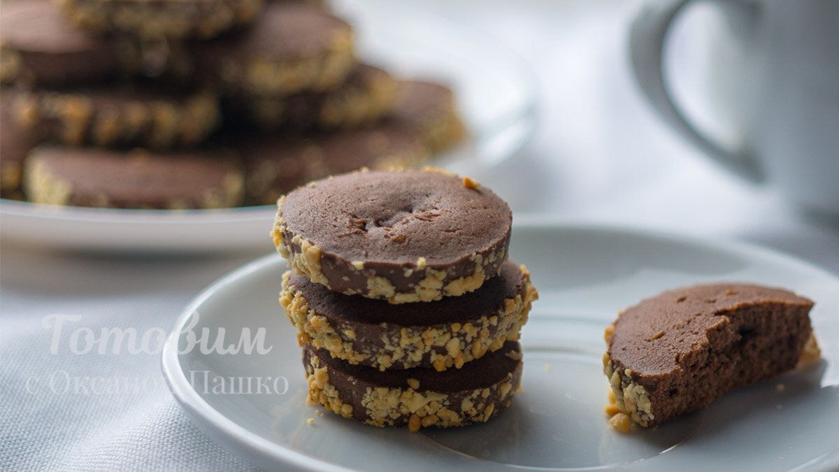 Нежное шоколадное печенье с арахисом: простой рецепт для сладкоежек