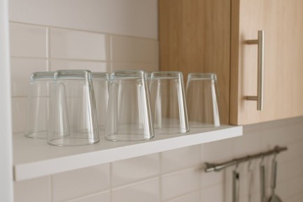 Почему имеет смысл хранить счеты и чашки перевернутыми