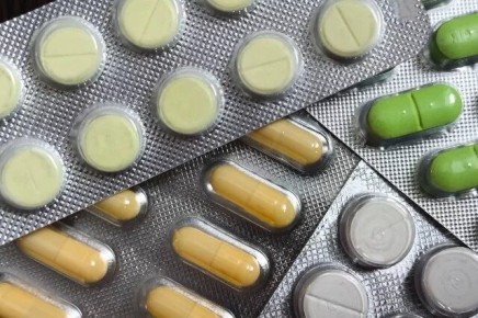 Запивать лекарства чаем или кофе: опасности, о которых стоит знать