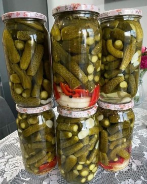 Освежающие острые огурцы на зиму: простой и вкусный рецепт