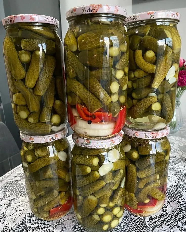 Освежающие острые огурцы на зиму: простой и вкусный рецепт