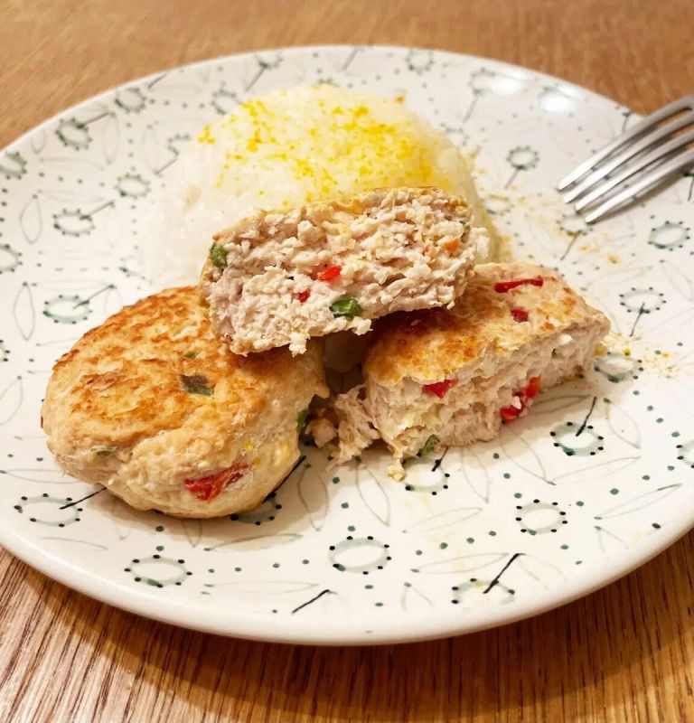 Куриную классику с перчинкой: как приготовить идеальные котлеты