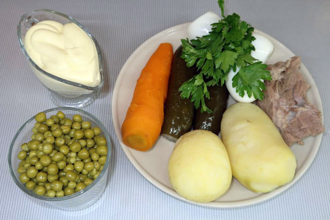 Столичный салат с говядиной