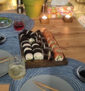 Как приготовить домашние роллы: простой и бюджетный способ