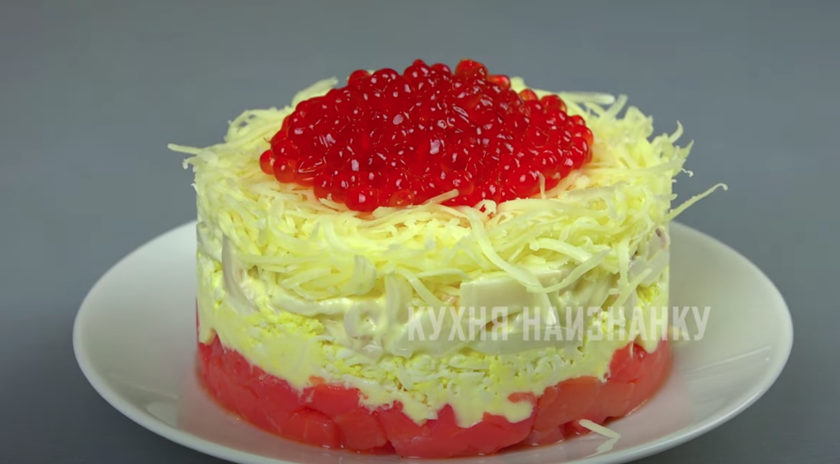 Удивительный салат: сочетание кальмаров и овощей, которое покорит ваш праздничный стол