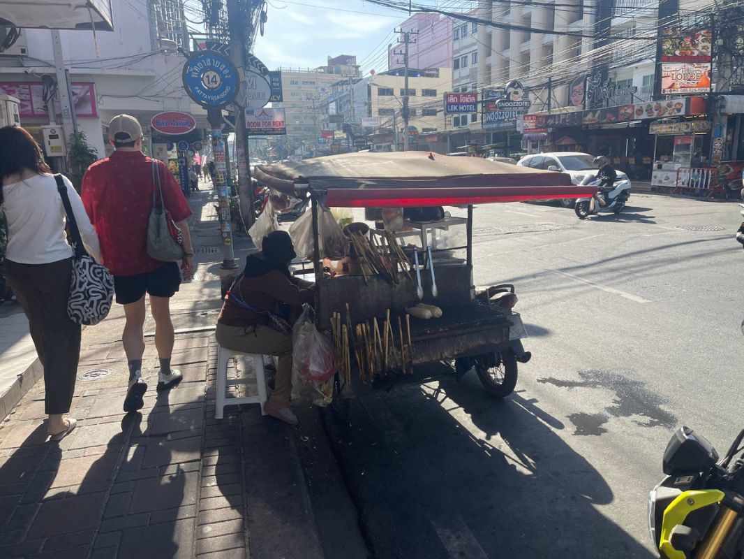 Почему уличная торговля в Азии цветет, а у нас буксует?