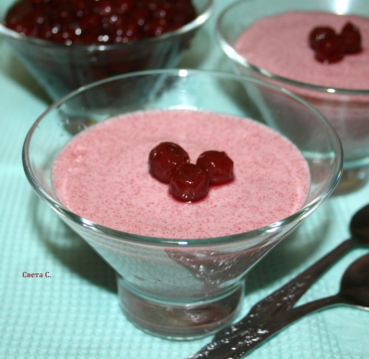 Нежный вишневый мусс: удивляйте десертом из манки