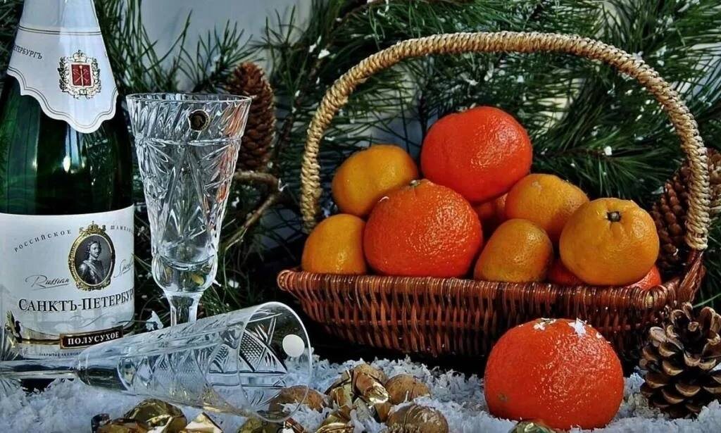 Шампань и мандарины: как два символа воплотили Новый год