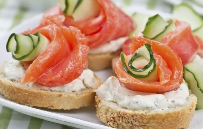 Как легко засолить красную рыбу: рецепт из двух ингредиентов