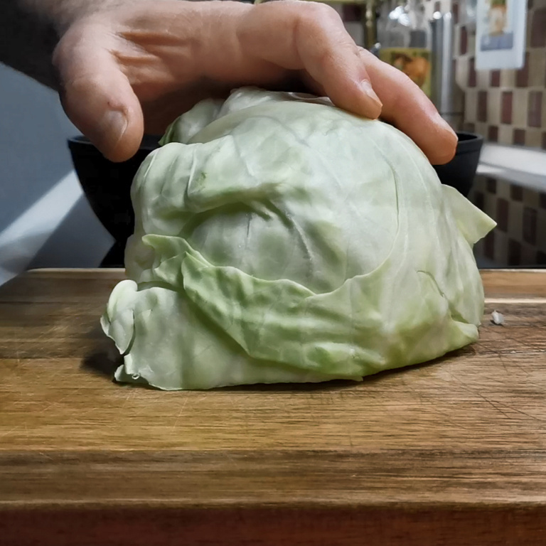 Новый взгляд на капустный салат: неожиданное сочетание для вашего ужина