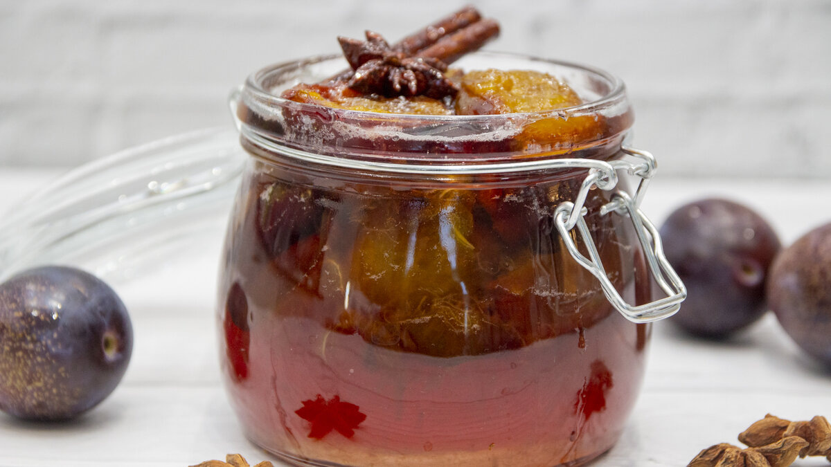 Запеченное сливовое варенье: простой путь к насыщенному десерту