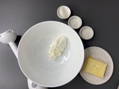 Легкий и ароматный пирог с клубничной начинкой: секреты идеального десерта без крахмала