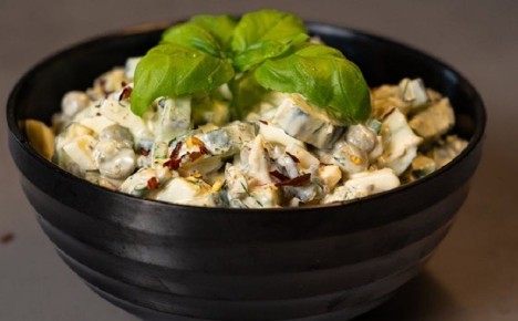 Секреты приготовления свежего огуречного салата с сыром