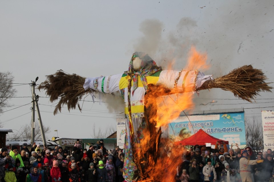 Хабаровск встречает весну: Масленичные гулянья привлекли горожан