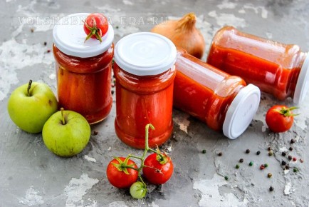 Неповторимый кетчуп из помидоров и яблок на зиму