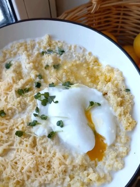 Пшённая каша с сыром и яйцом