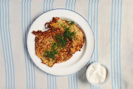 Насыщенные драники с квашеной капустой