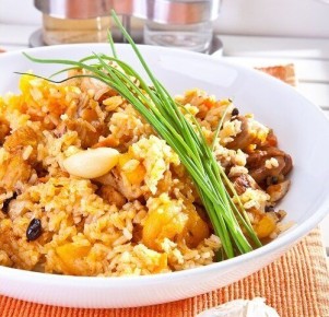 Плов с курицей и курагой: привычное блюдо в новом свете