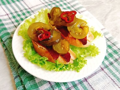 Неповторимые закуски для вашего праздника: бутерброды с вяленым мясом