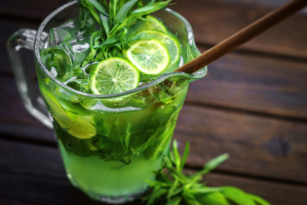 Лаймовый лимонад с лемонграссом: освежающий и полезный напиток на лето
