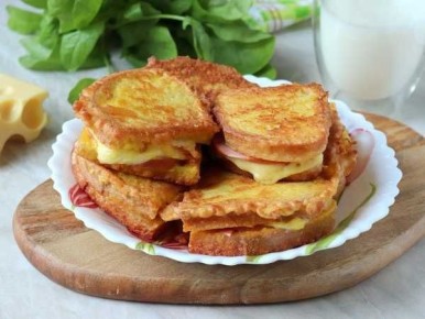 Вкусные бутерброды в кляре: простой рецепт с колбасой и сыром