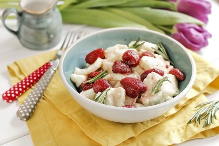 Как приготовить ньокки с клубникой и розмарином по итальянскому рецепту