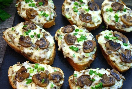 Непревзойденные горячие бутерброды с грибами и сыром