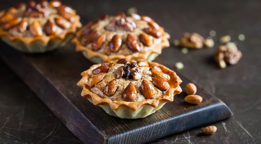 Идеальное угощение для праздника: новогодние корзиночки с орехами