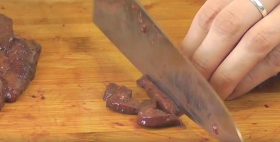 Как приготовить вкуснейшую говяжью печень с соусом сметаны