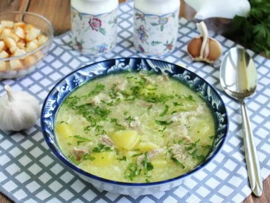 Ароматный и сытный чесночный суп с мясом