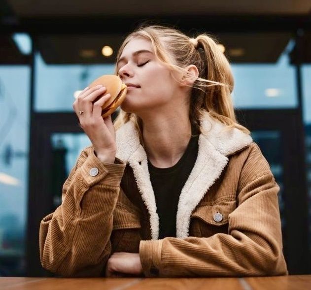 Управление перееданием в осенний период: психология и практические советы