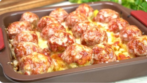 Сытное блюдо из картофеля и фарша: ужин в одной посуде