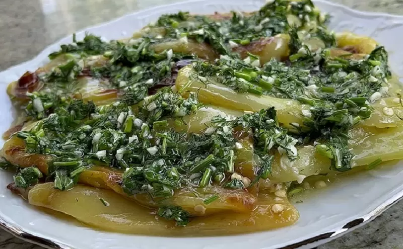 Летняя закуска: жареные перцы с зеленью, способные удивить любого