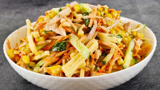 Салат с кукурузой и копченой курицей: свежесть и вкус в каждой ложке