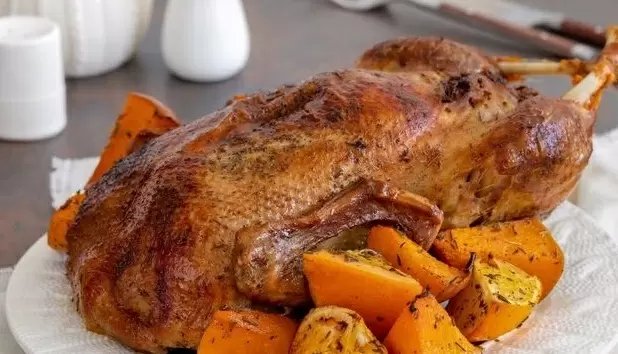 Нежная утка с тыквой и цитрусами: идеальное блюдо для праздничного стола