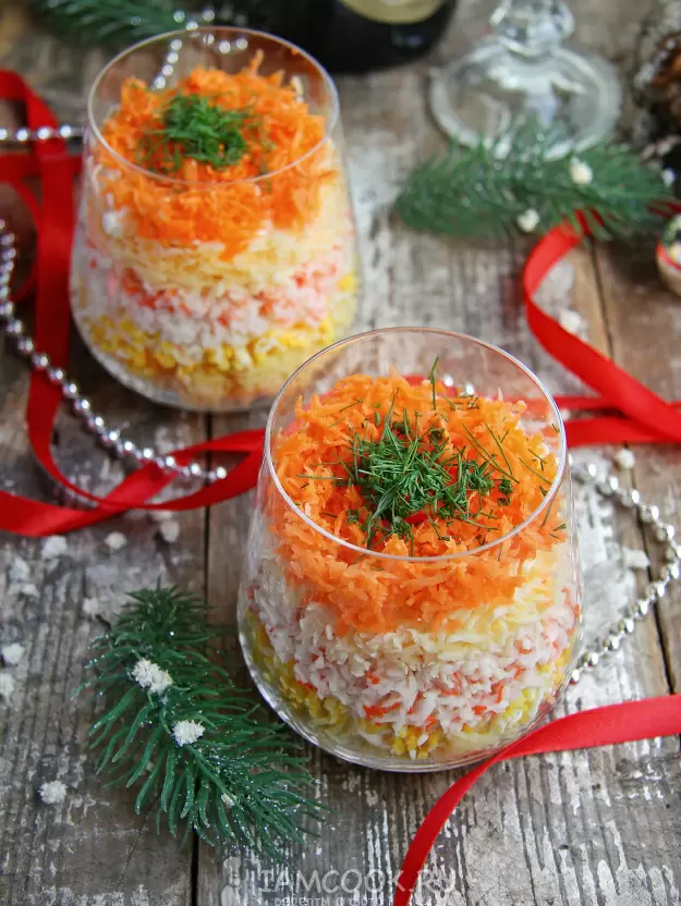 Удивите гостей: оригинальный салат с крабовыми палочками в стакане