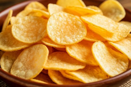 Исследование: Чипсы и газировка могут вызвать зависимость, сопоставимую с сигаретами