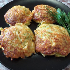 Необычные оладушки из кабачков и куриного филе: быстро и вкусно