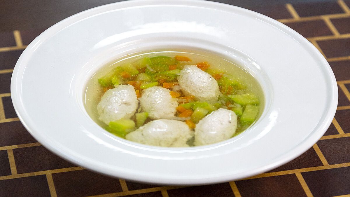 Легкий овощной суп с фрикадельками: быстро и вкусно