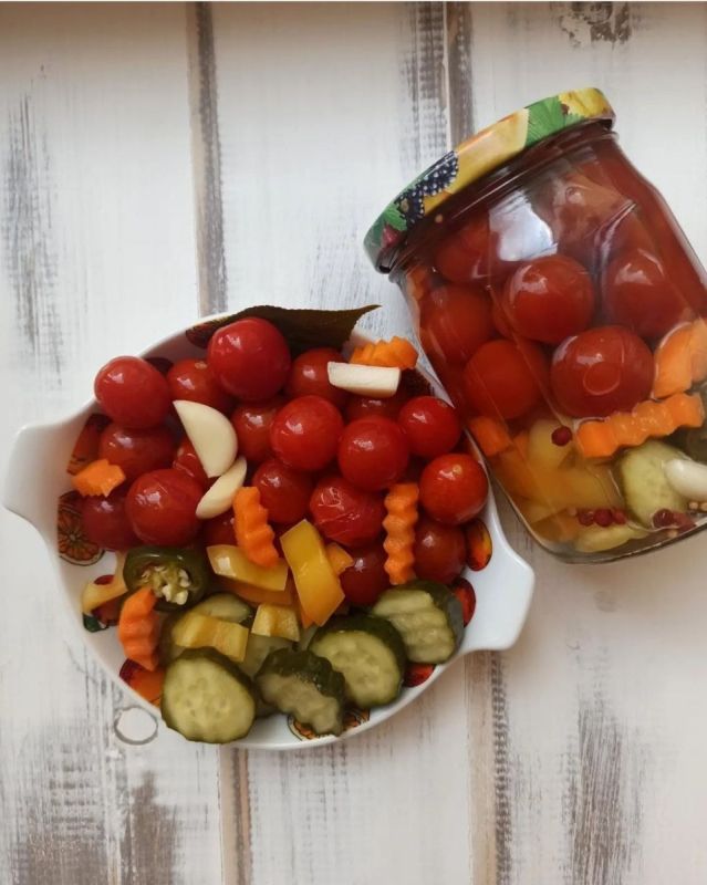 Взрыв вкуса в каждой банке: маринованные черри с хрустящими овощами