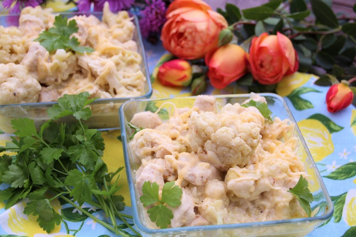 Цветная капуста с курицей в сырном соусе: кулинарный хит для всей семьи